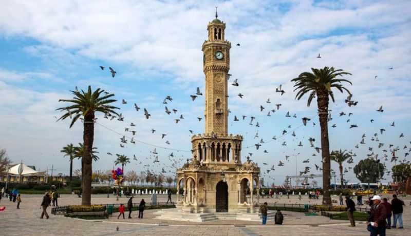 İzmir’de Öğrenci Hayatı 2025: Ulaşım, Yemek, Konaklama ve Gezi Rehberi İzmir’de Öğrenci Hayatı 2025: Ulaşım, Yemek, Konaklama ve Gezi Rehberi